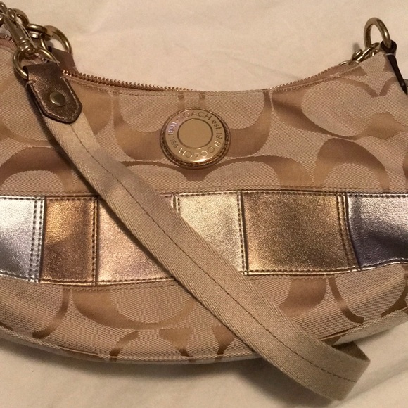 Coach- mini shoulder bag with crossbody strap - Picture 4 of 11